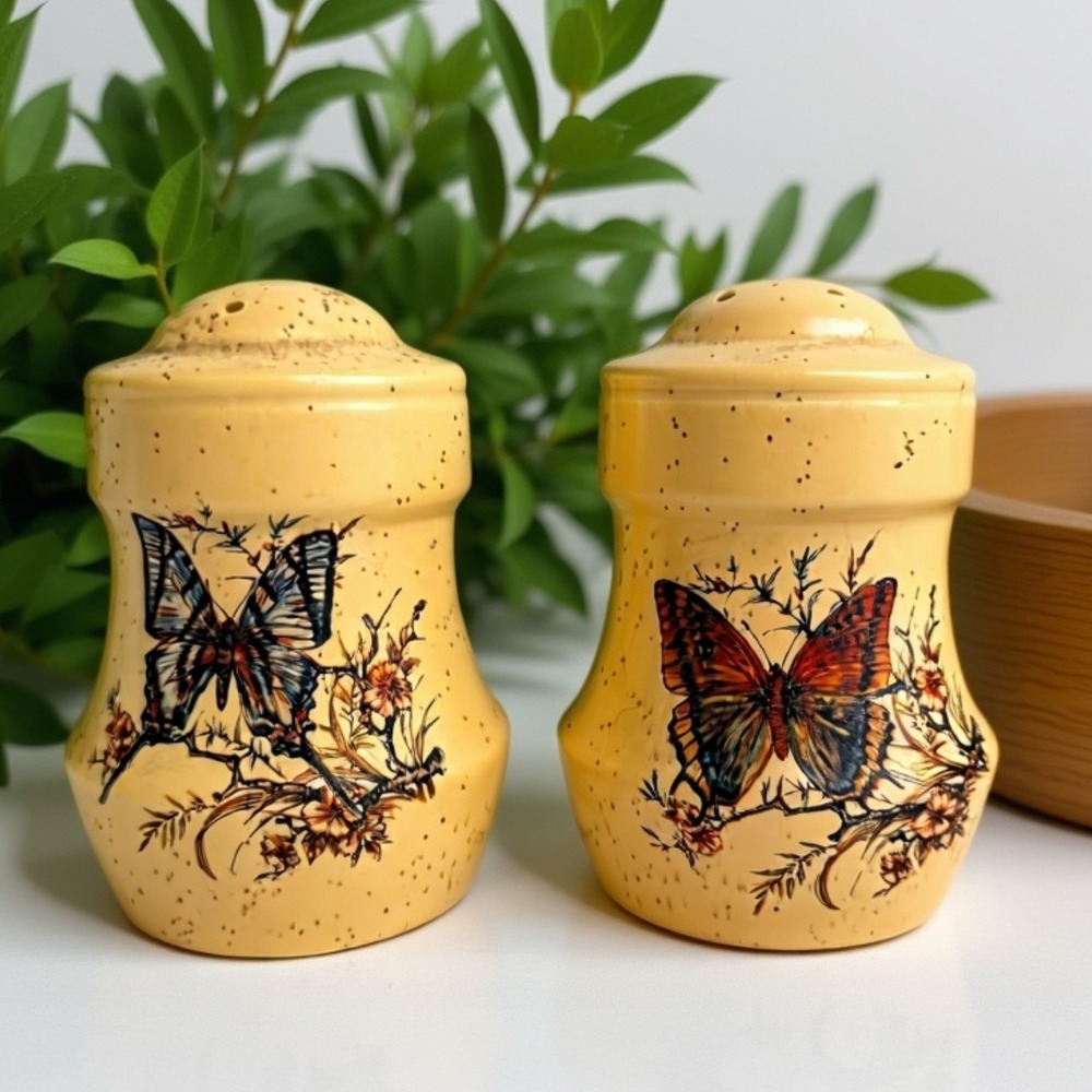 Vintage Butterfly Ceramic Salt and Pepper Shakers Set Floral Yellow Cottage‎ MCM